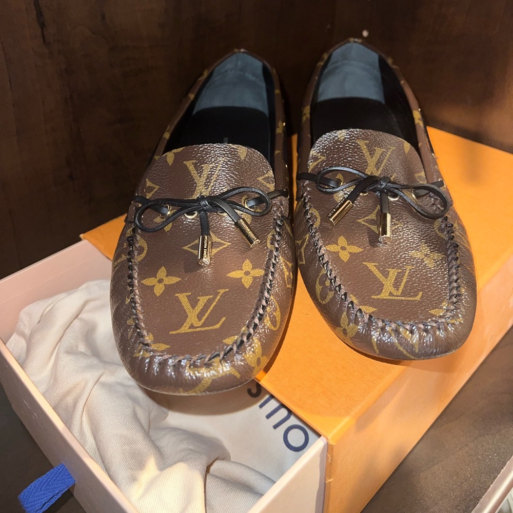 Louis Vuitton Women’s Gloria Flat Loafer Size 8 & 8.5 available